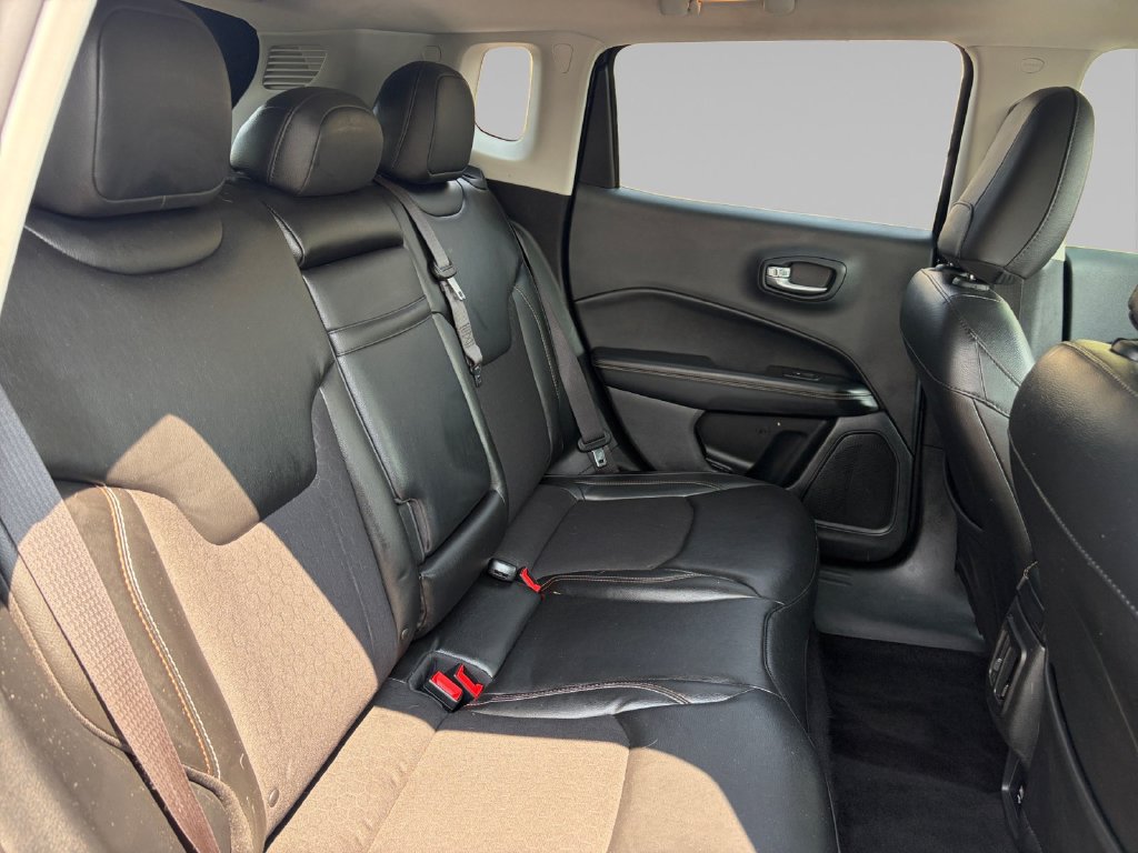 Used 2018 Jeep Compass Latitude w/ Cold Weather Group AWD/4WD image 16