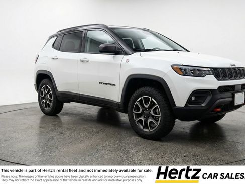 Used 2025 Jeep Compass Trailhawk AWD/4WD image 1