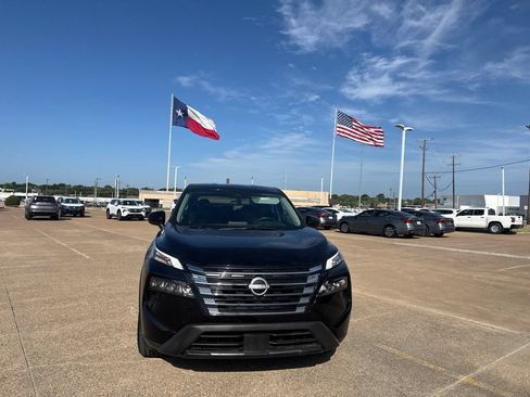 Certified 2025 Nissan Rogue SV FWD image 4