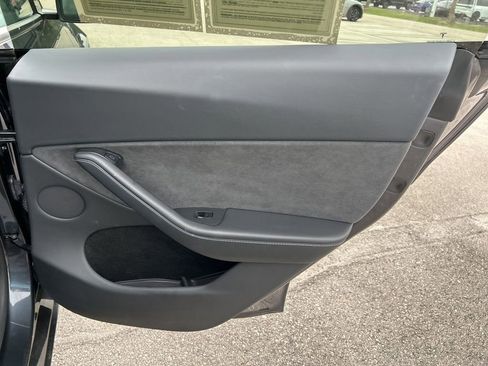 Used 2025 Tesla Model Y Long Range RWD image 39