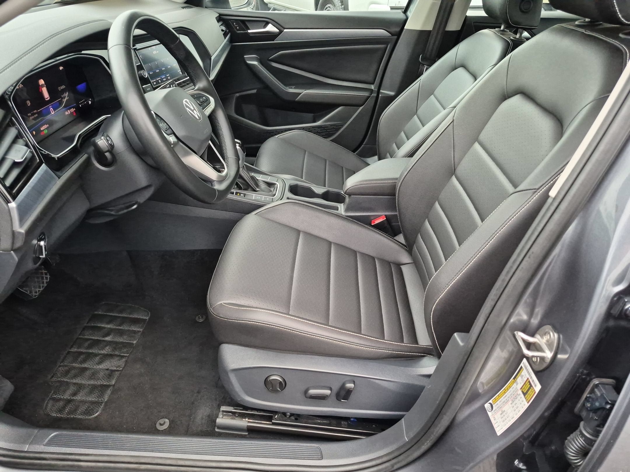 Used 2024 Volkswagen Jetta SE FWD image 13