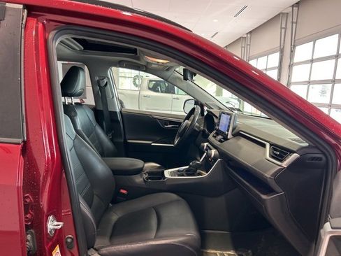 Used 2019 Toyota RAV4 Limited w/ Carpet Mat Package image 19