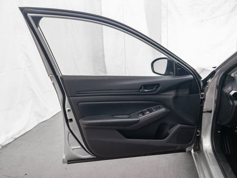Used 2024 Nissan Altima 2.5 S image 14