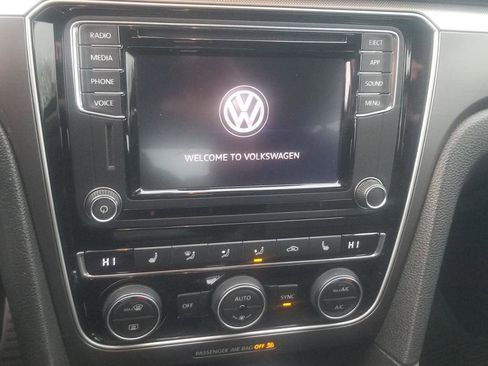 Used 2018 Volkswagen Passat 2.0T S image 15