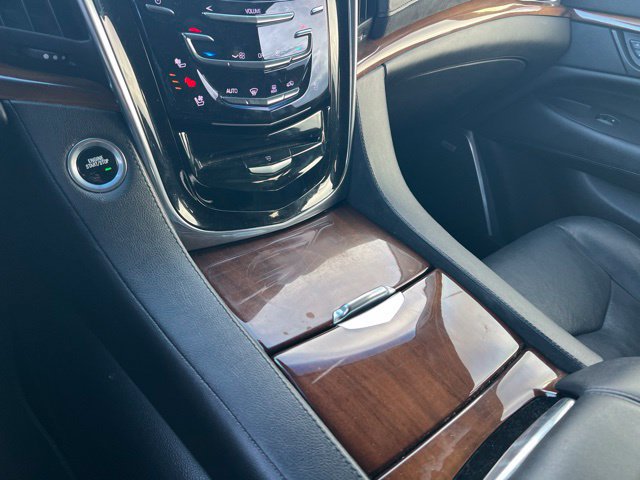 Used 2017 Cadillac Escalade ESV Luxury RWD image 18