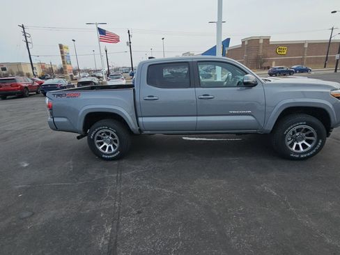 Used 2020 Toyota Tacoma TRD Sport image 2