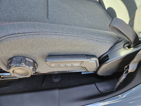 Used 2025 Jeep Gladiator Rubicon w/ Convenience Group image 9