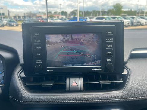 Used 2022 Toyota RAV4 LE AWD/4WD image 14