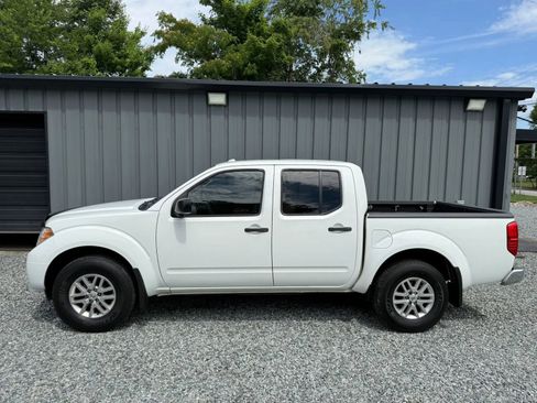 Used 2016 Nissan Frontier SV w/ SV Value Truck Package AWD/4WD image 3