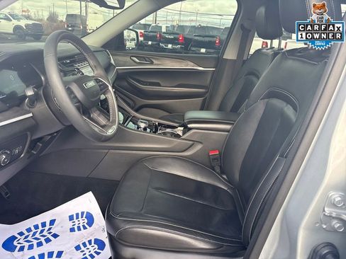 Certified 2023 Jeep Grand Cherokee Limited w/ Black Appearance Package image 12