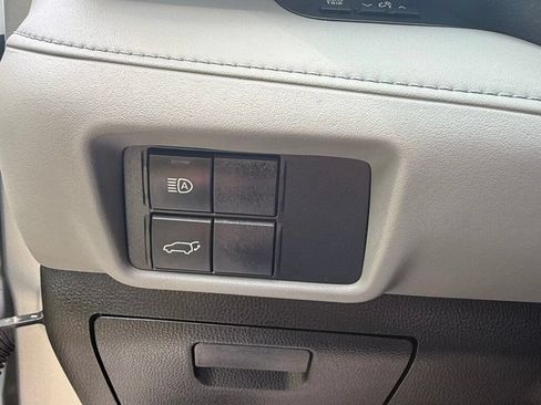 Used 2021 Toyota Highlander XLE AWD/4WD image 53