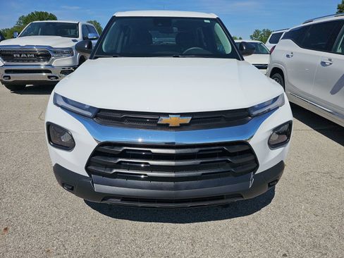 Used 2023 Chevrolet TrailBlazer LS FWD image 2