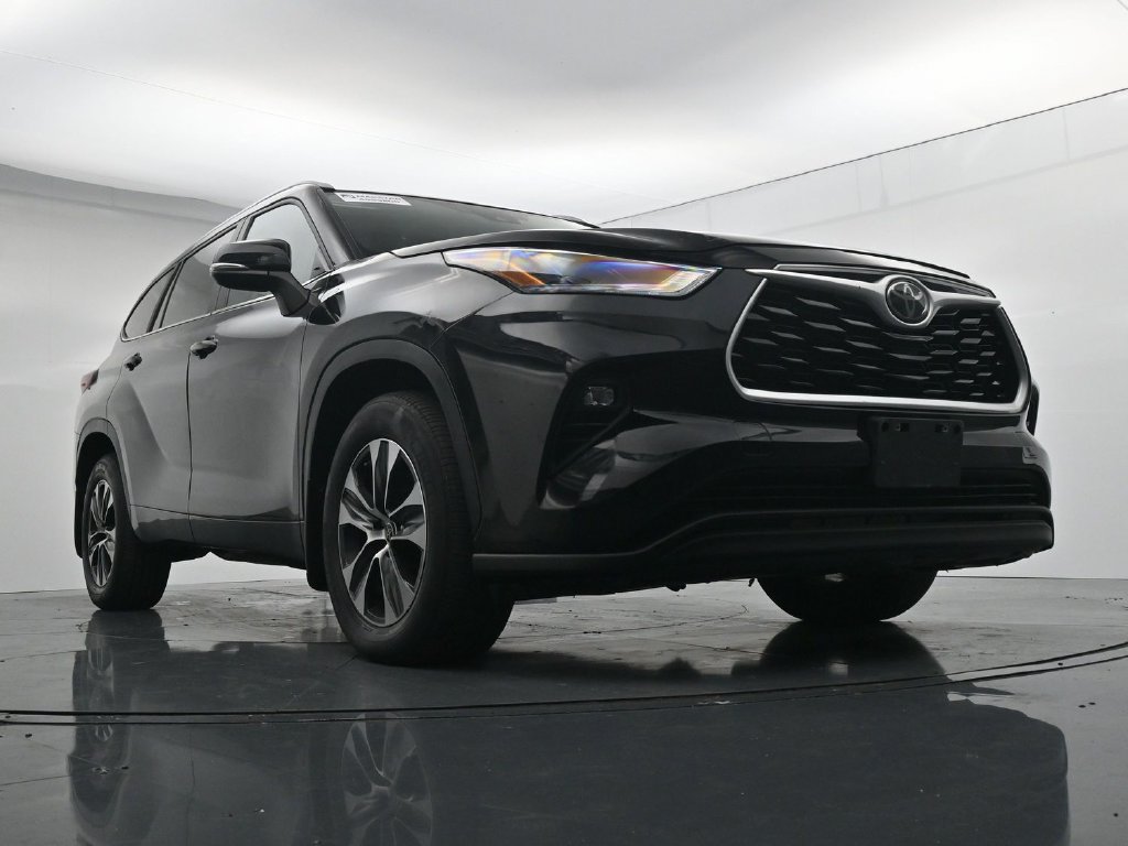 Used 2023 Toyota Highlander XLE AWD/4WD image 18
