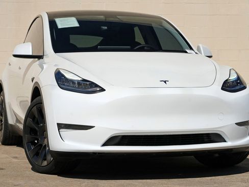 Used 2021 Tesla Model Y Long Range AWD/4WD image 2