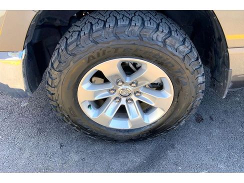 Used 2024 RAM 1500 Laramie AWD/4WD image 9