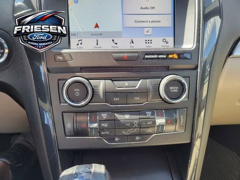 Used 2018 Ford Explorer XLT w/ Equipment Group 202A image 21