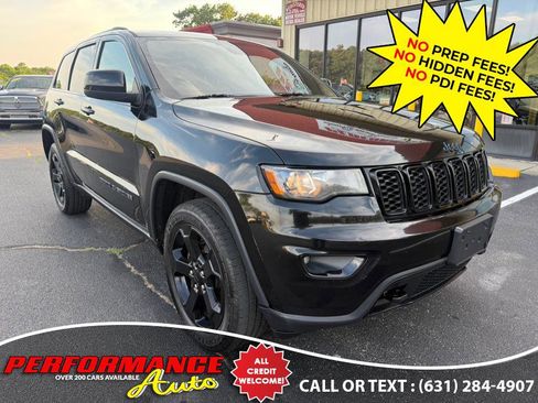 Used 2020 Jeep Grand Cherokee Laredo image 1