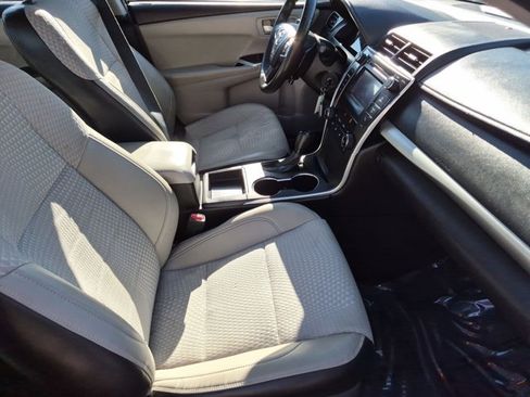 Used 2015 Toyota Camry SE w/ Moonroof Package FWD image 24