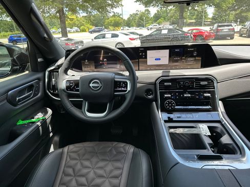 New 2025 Nissan Armada Platinum image 25