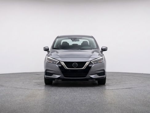 Used 2025 Nissan Versa SV image 2