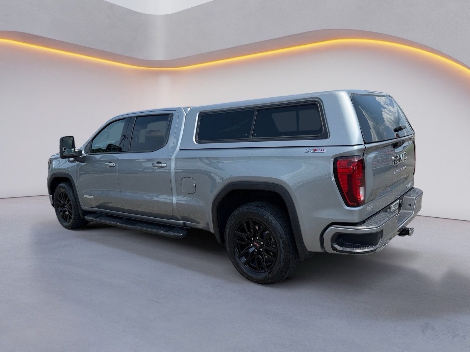 Used 2023 GMC Sierra 1500 Elevation w/ Preferred Package AWD/4WD image 5