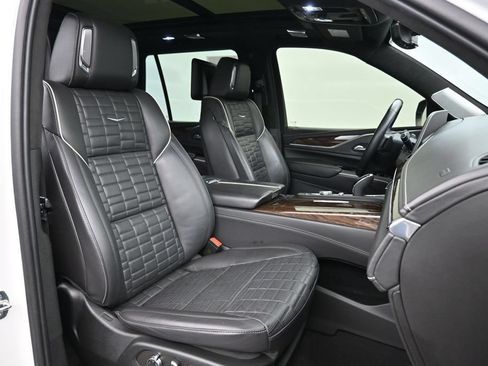 Used 2021 Cadillac Escalade Sport Platinum w/ Heavy-Duty Trailer Package AWD/4WD image 31