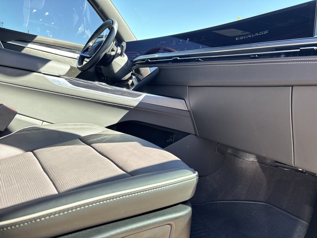 Certified 2026 Cadillac Escalade ESV Sport w/ Touring Package AWD/4WD image 30