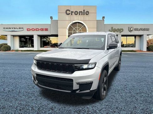 Used 2024 Jeep Grand Cherokee L Limited w/ Black Appearance Package image 7