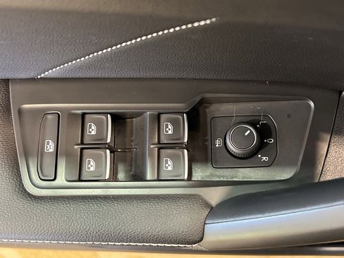 Used 2022 Volkswagen Tiguan SE image 10