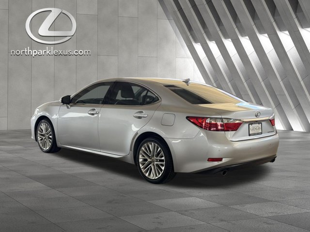 Used 2014 Lexus ES 350 w/ Luxury Package FWD image 2
