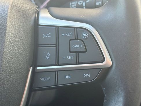 Used 2023 Toyota Highlander XLE image 24