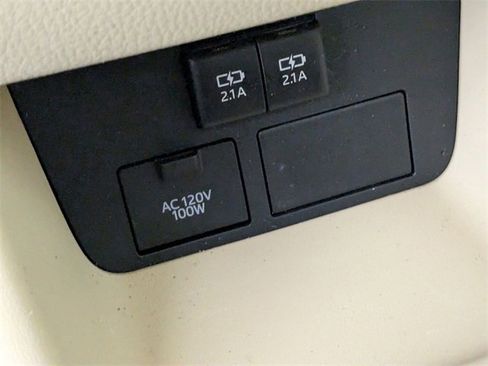 Used 2019 Toyota Highlander XLE image 25