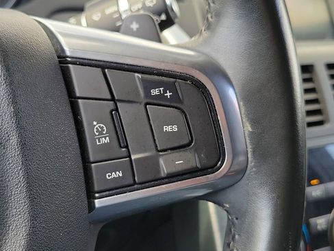 Used 2018 Land Rover Discovery Sport SE image 27