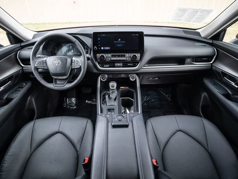 Used 2025 Toyota Grand Highlander XLE image 12