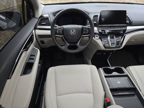 Used 2025 Honda Odyssey Touring image 25