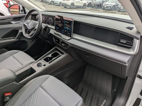 New 2026 Volkswagen Tiguan SE image 35