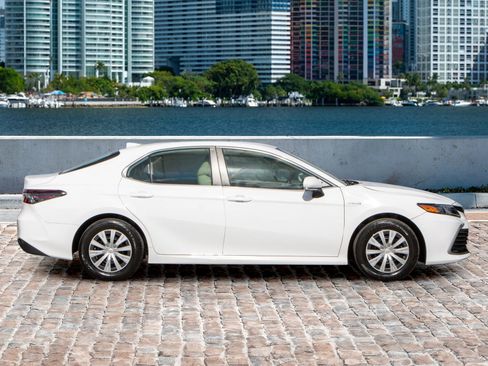 Used 2023 Toyota Camry LE image 4