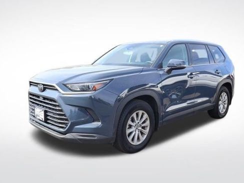 Used 2024 Toyota Grand Highlander XLE image 4
