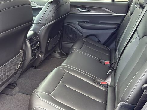 New 2025 Jeep Grand Cherokee Limited image 12