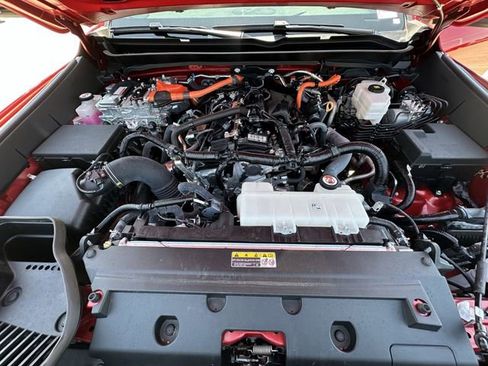 Used 2025 Toyota Tacoma TRD Sport AWD/4WD image 32