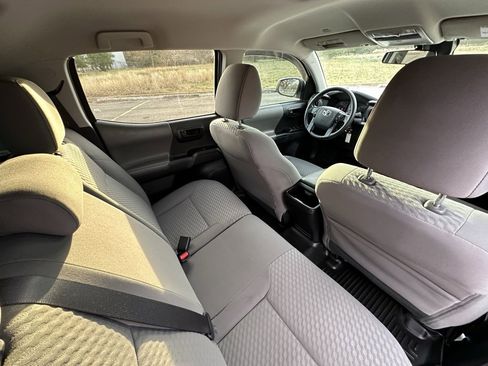 Used 2023 Toyota Tacoma TRD Sport image 17