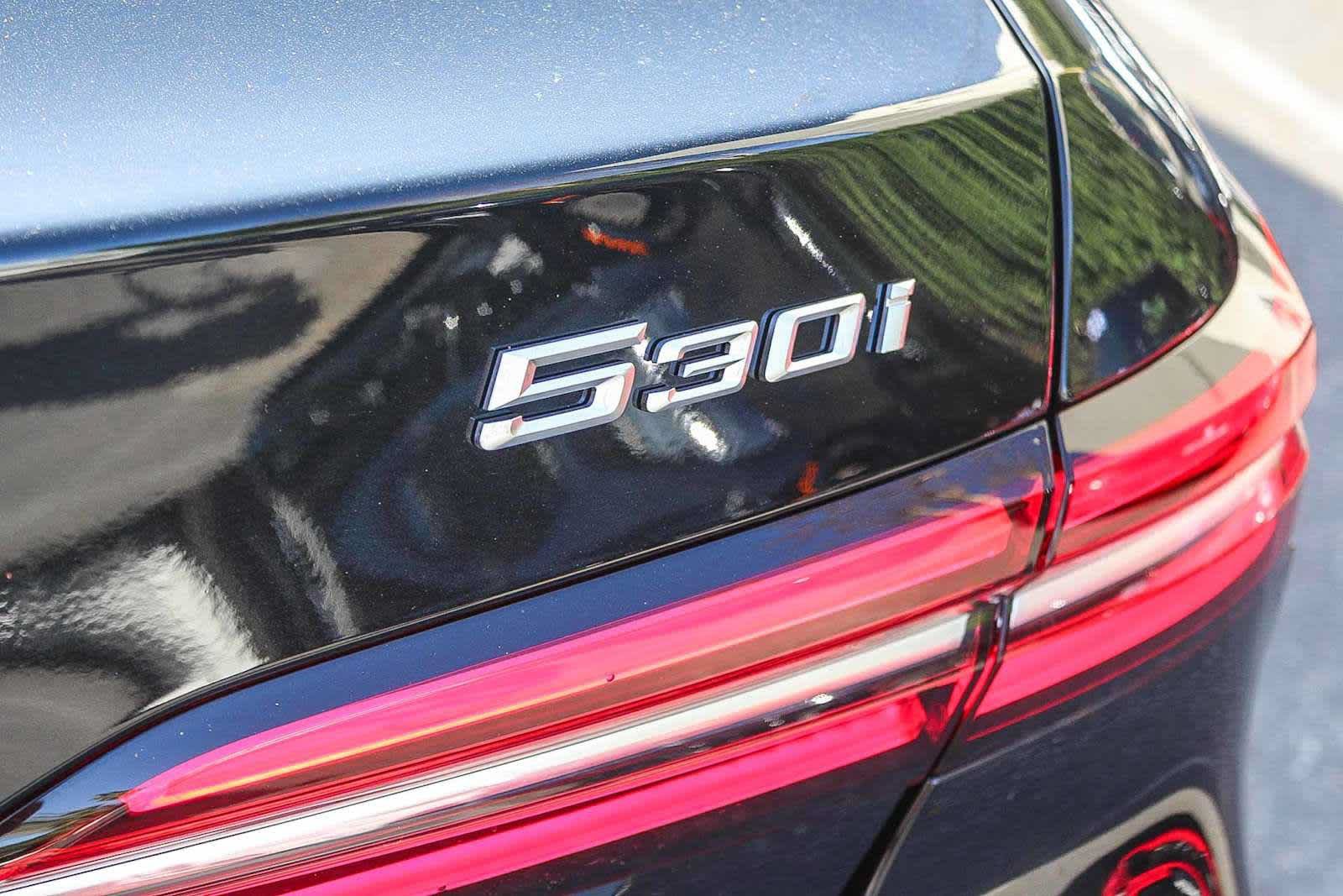 Used 2026 BMW 530i w/ Premium Package RWD image 25