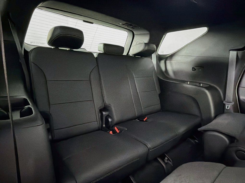 Used 2025 Chevrolet Traverse High Country FWD image 28