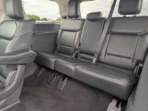 Used 2025 Ford Expedition Platinum AWD/4WD image 39