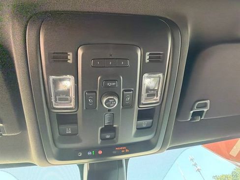 Used 2021 Chevrolet Tahoe Premier w/ Premium Package AWD/4WD image 32