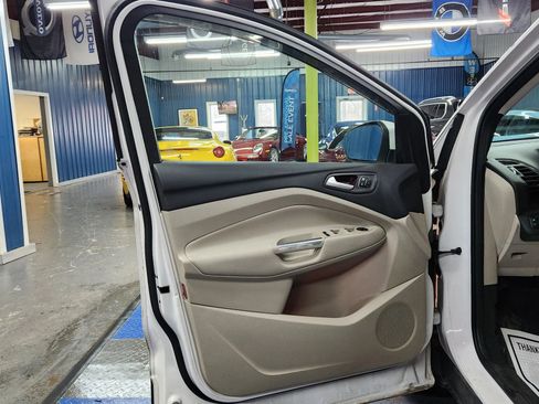 Used 2017 Ford Escape Titanium image 8