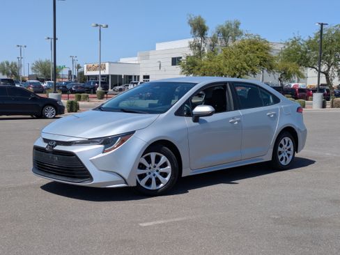 Used 2024 Toyota Corolla LE FWD image 31