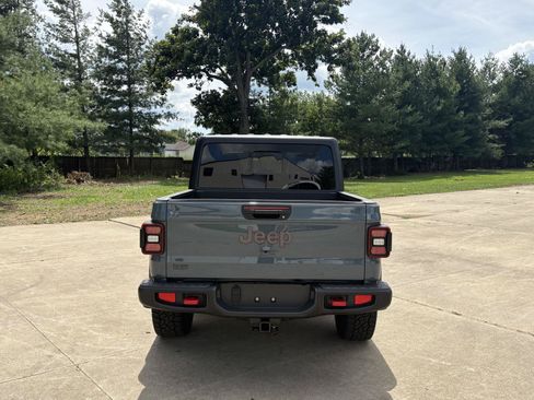 Used 2024 Jeep Gladiator Rubicon w/ Technology Group AWD/4WD image 23
