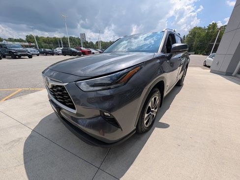 Used 2021 Toyota Highlander XLE image 8