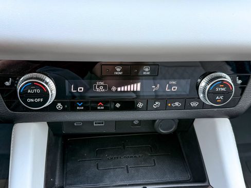 Used 2023 Mitsubishi Outlander SEL AWD/4WD image 35